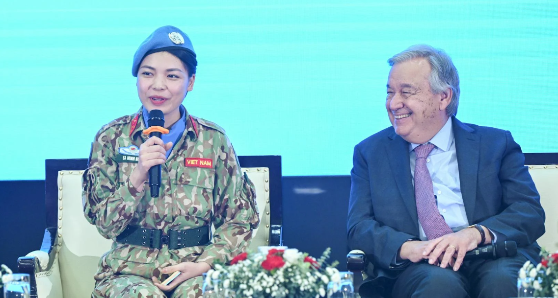 Tổng Thư ký Liên hợp quốc Antonio Guterres đối thoại với đại diện thanh niên, sinh viên Việt Nam