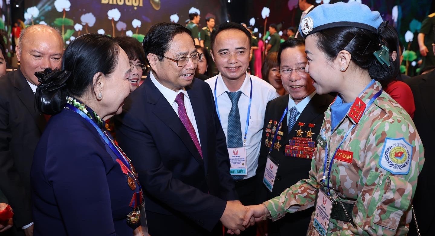 Thủ tướng Chính phủ Phạm Minh Chính và các Đại biểu tham dự Hội nghị biểu dương, tôn vinh 700 điển hình tiên tiến toàn quốc 