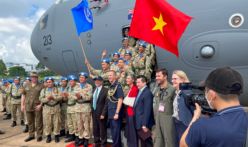 Máy bay C-17 Không quân Hoàng gia Australia hỗ trợ lực lượng "Mũ nồi xanh" Việt Nam lên đường thực hiện nhiệm vụ quốc tế